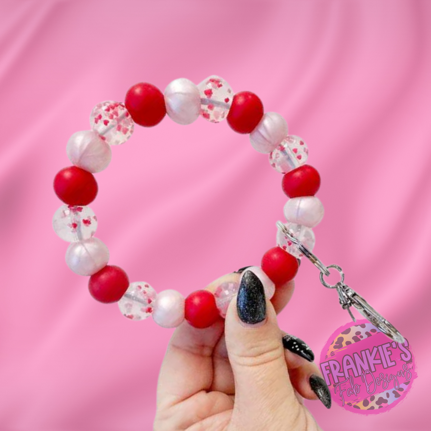 Llavero de pulsera de corazones de confeti