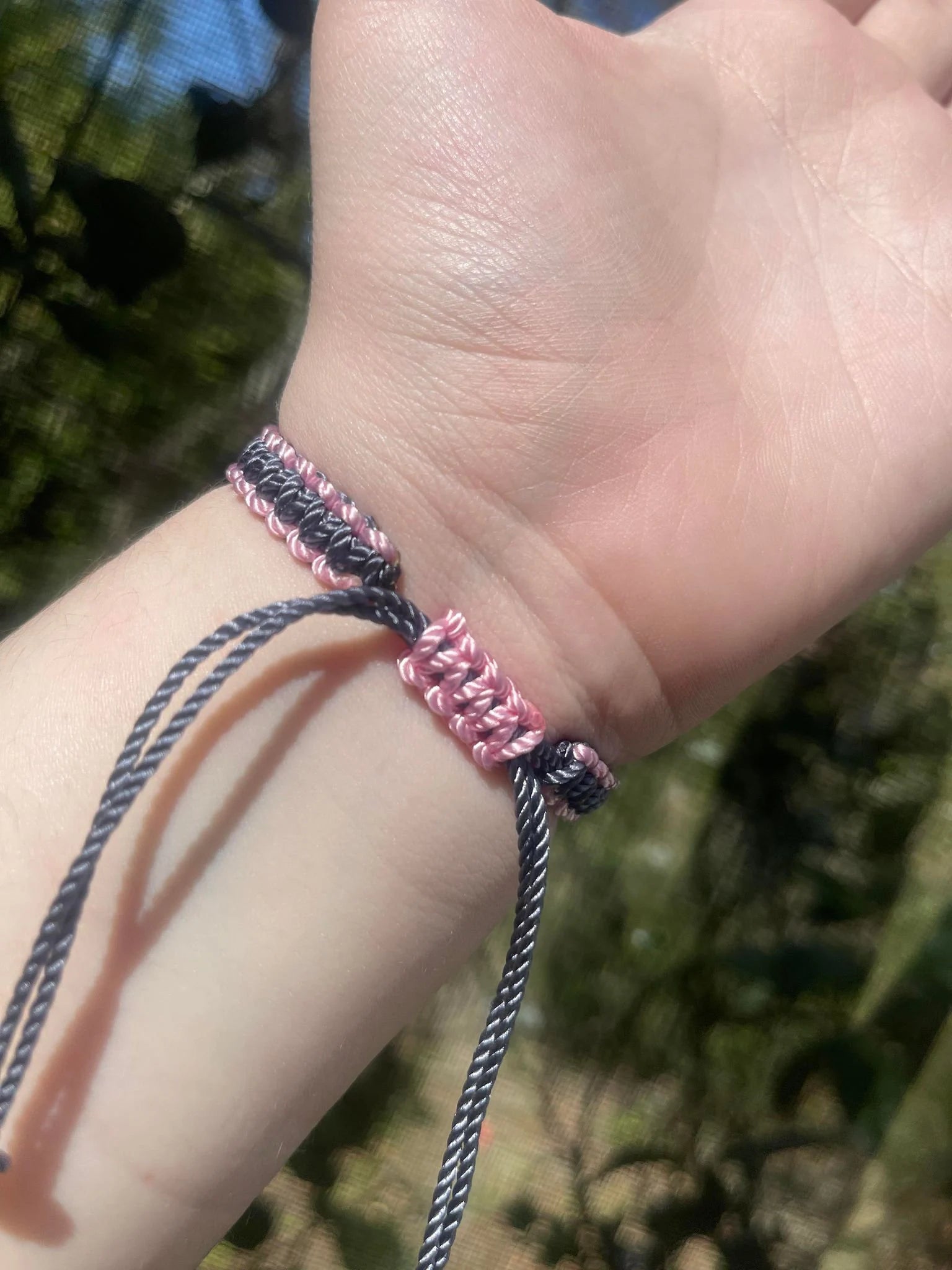 Pink slide clasp of the grey and pink batman bracelete